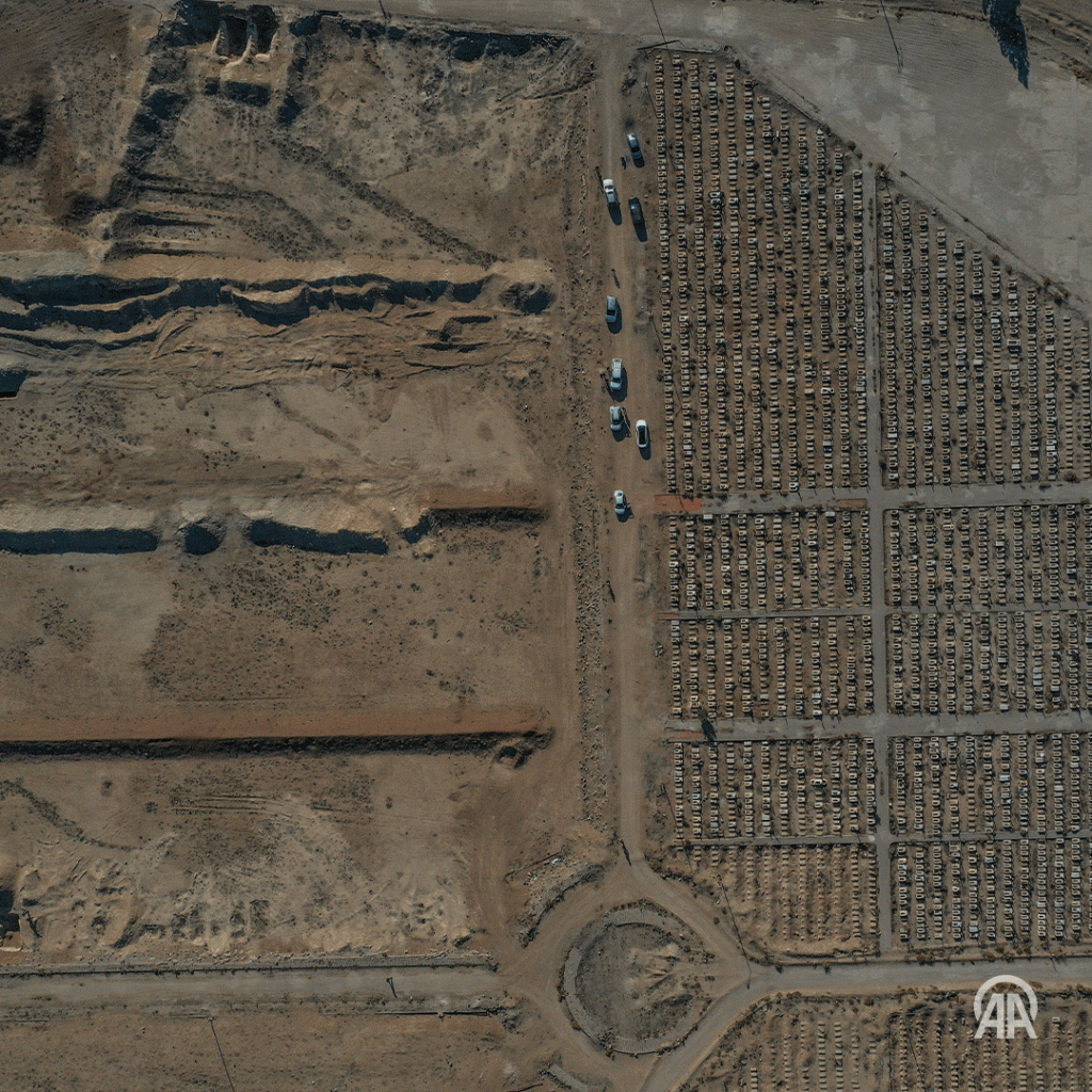 Kuburan massal ditemukan di Damaskus, kubur ratusan korban rezim Assad 3 ezgif.com animated gif maker